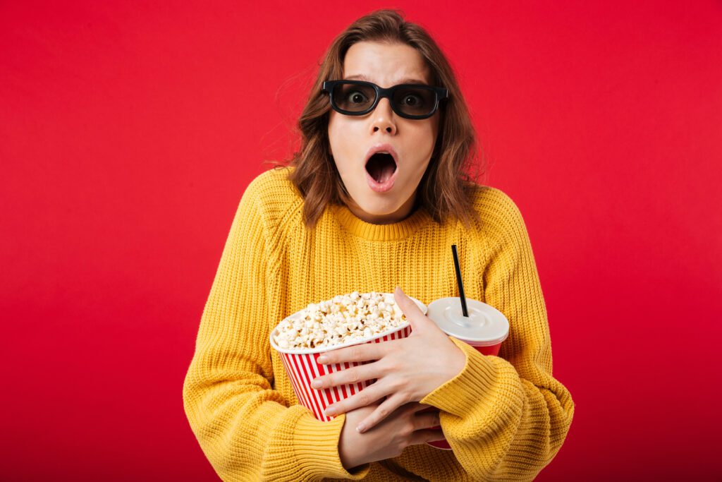 Jovem assistindo série